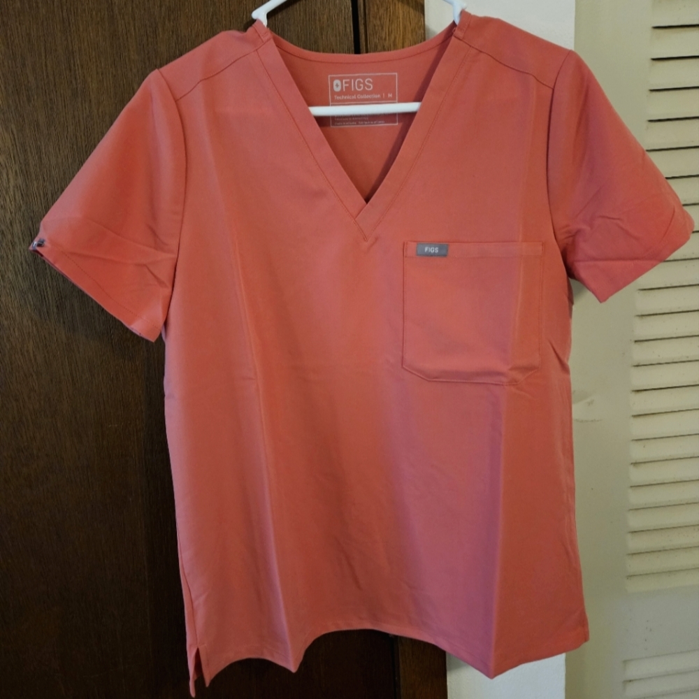 NWOT- Desert Rose scrub top size M